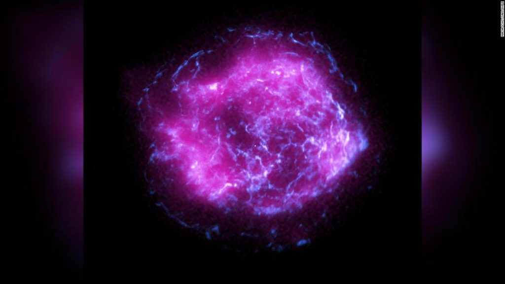 Сјајни облаци окружују звезду која експлодира на задивљујућој првој слици НАСА мисије