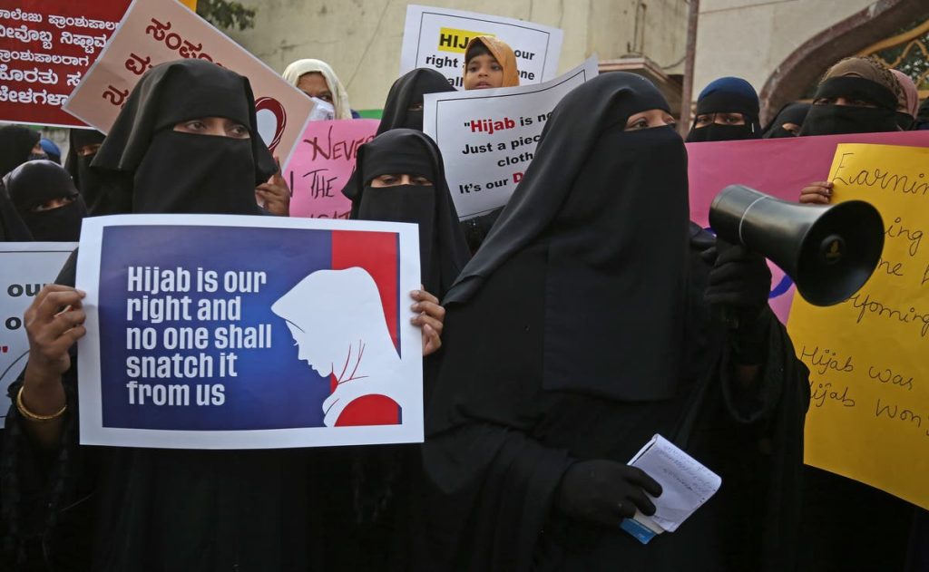 Контроверза о хиџабу у Индији: Напад на девојчиног брата у центру контроверзе