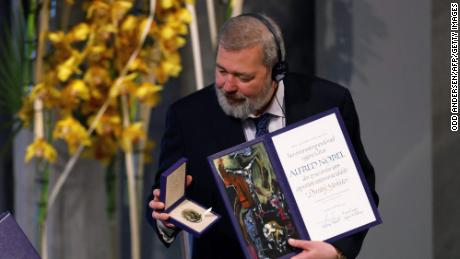 Добитник Нобелове награде за мир Дмитриј Муратов током церемоније доделе 10. децембра 2021. године у Ослу. 