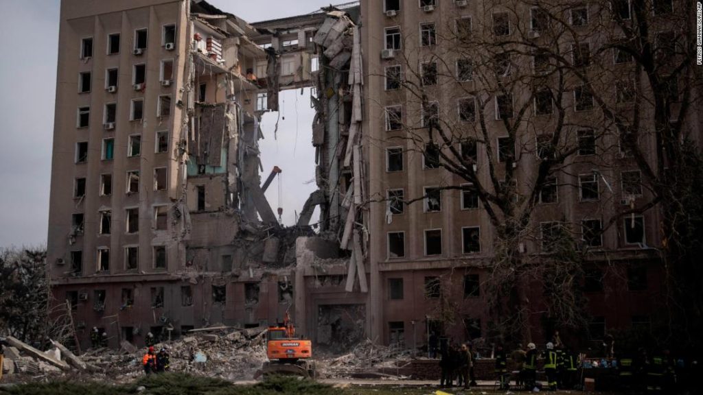 Русија врши инвазију на Украјину, фотографије потврђују експлозије у Мариупољу