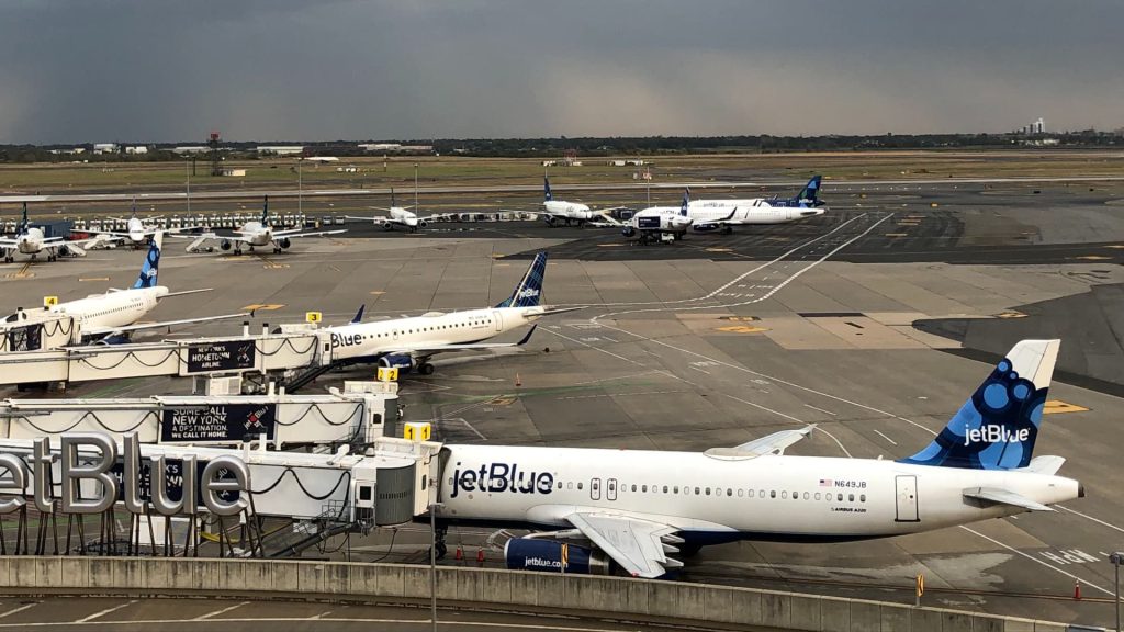 ЈетБлуе позива стјуардесе да прихвате задатке јер се утркују да запосле 700 људи