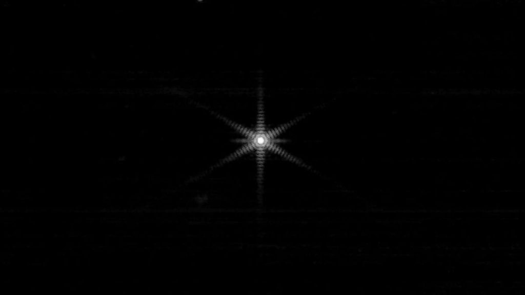 Вебб телескоп истиче звезду док завршава фазу поравнања „слагања слика“.