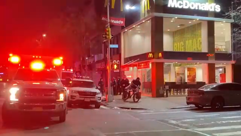 Злочин у Њујорку: Радник Мекдоналдса избоден док је бранио колеге у источном Харлему