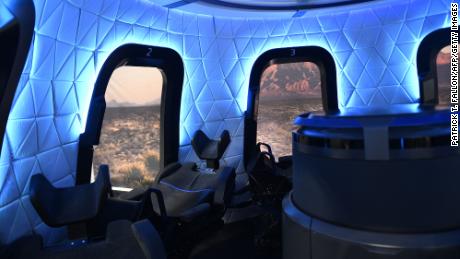 Унутрашњост капсуле Блуе Оригин је изложена 11. децембра 2021. у Ван Хорну у Тексасу. 