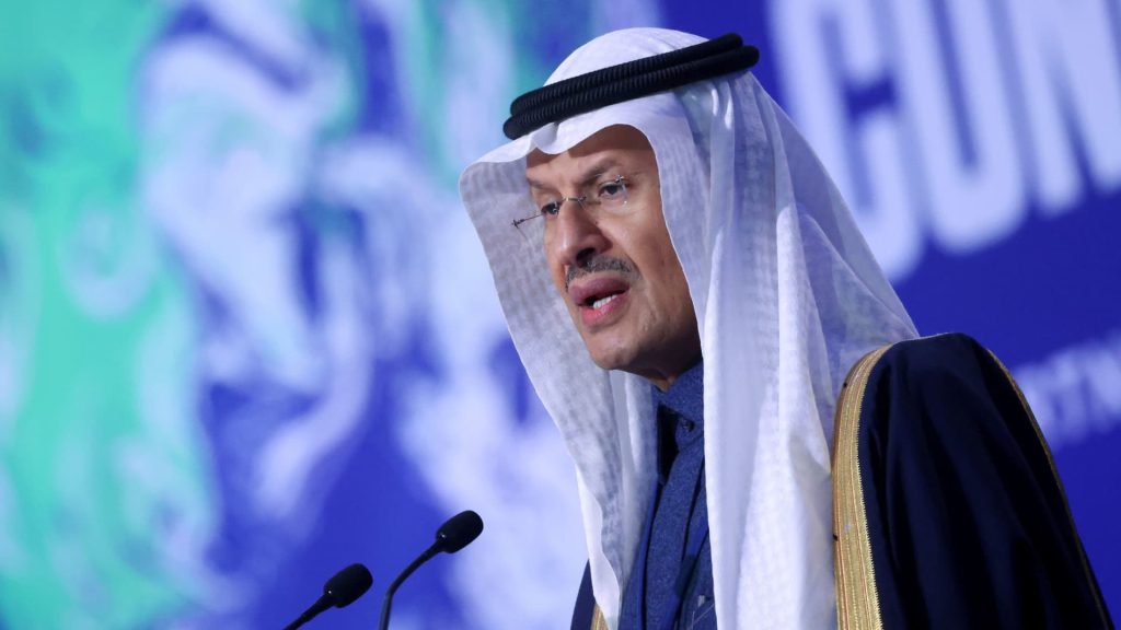 Саудијски министар енергетике каже да ће ОПЕК извући политику из одлука о нафти