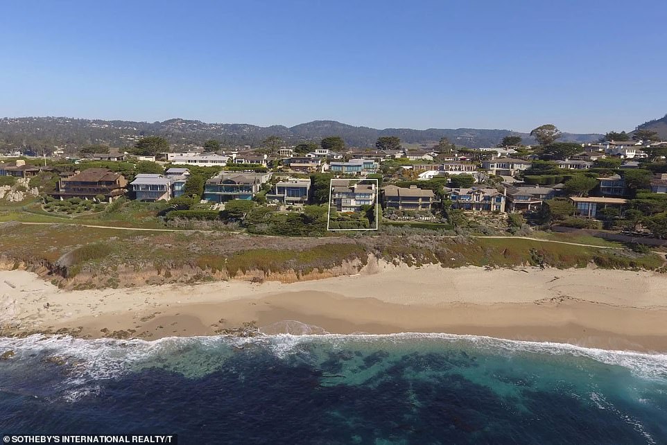Погледи: Бетина кућа се може видети у погледу из ваздуха изнад Тихог океана