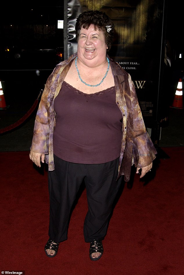 Кети је добила награду Удружења филмских глумаца као глумица у филму Нема земље за старце, коју је на додели награда 2008. наградила за изузетну улогу глумца у филму;  Снимљено на премијери Тексашког масакра моторном тестером 2003