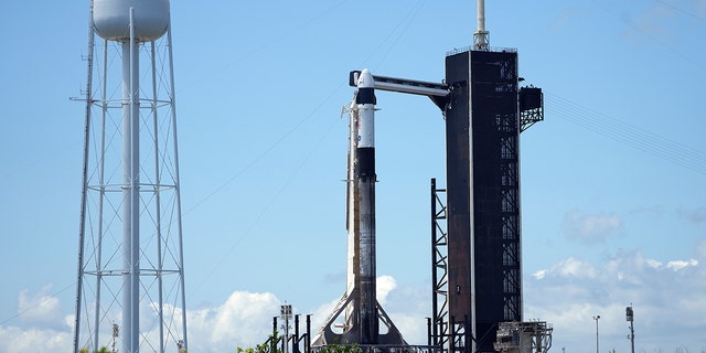 Ракета СпацеКс Фалцон налази се на лансирном комплексу 39А у уторак, 26. априла 2022. године, у свемирском центру Кеннеди у Кејп Канавералу на Флориди. 