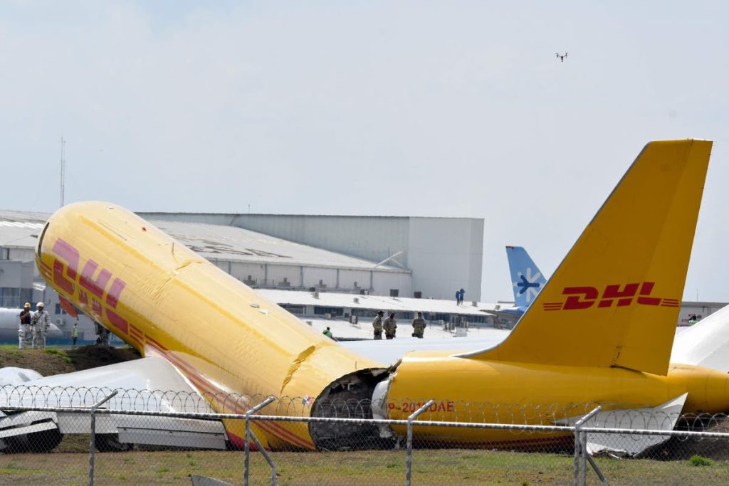 ДХЛ теретни авион се срушио на пола док је принудно слетео на аеродром Костарике