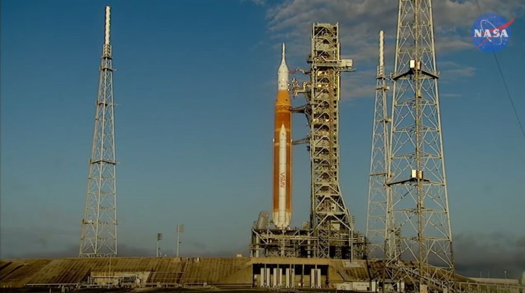 Муња погађа НАСА-ину ракетну лансирну рампу Артемис 1 током тестирања