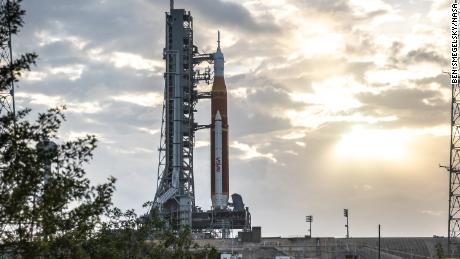 НАСА поставља ракету Артемис на месец у критичне кораке пре лансирања