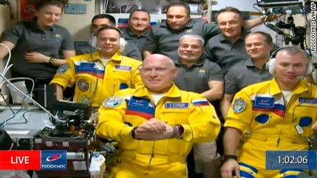 руски космонаути  преплављени & # 39 ;  НАСА-ин астронаут прича о контроверзи око доласка на Међународну свемирску станицу у жутим скафандерима