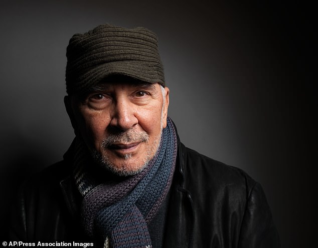Најновије: Глумац Франк Лангелла (84) је у средишту истраге сексуалног узнемиравања о његовом наводном понашању на сету ограничене Нетфлик серије Пад куће Ашер.  Глумац је фотографисан 2012. године на филмском фестивалу Сунданце у Парк Ситију, Јута