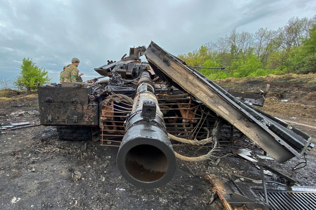 Руски главни борбени тенк Т-90М Прорив уништен од стране украјинских оружаних снага.