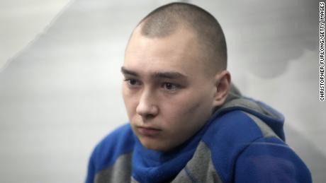 Руски војник осуђен на доживотну робију на првом суђењу за ратне злочине у Украјини