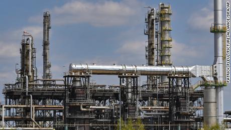 Рафинерија нафте ПЦК у Шведу у Немачкој је у власништву руског Росњефта. 