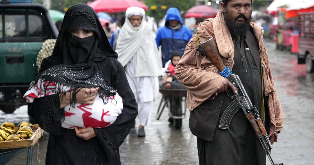 Талибани наређују женама да се покривају од главе до пете у Авганистану: „Желимо да наше сестре живе достојанствено“