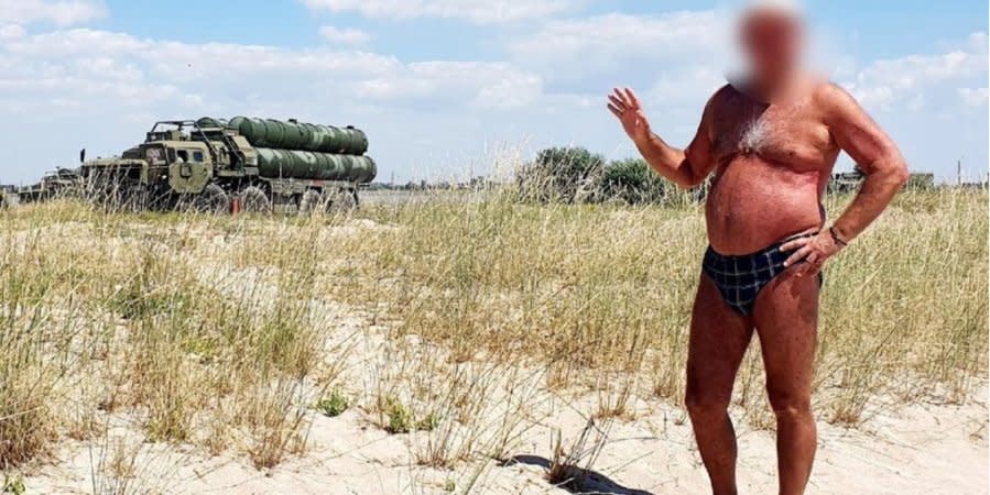 Кримски туристи напуштају локацију руског система противваздушне одбране у близини Јевпаторије