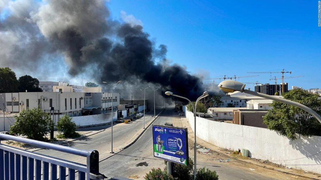 Најмање 23 особе су погинуле, а 140 повређено у насилним сукобима ривалских милиција у главном граду Либије, Триполију