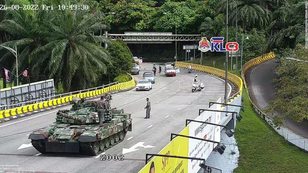 Малезијска војска се извињава након пада тенкова и оклопних возила у Куала Лумпуру