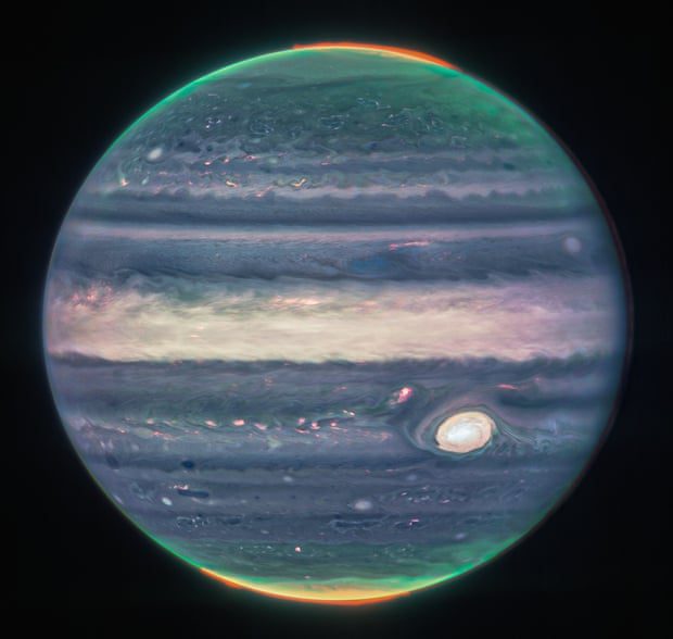 Јупитерова велика црвена пега се јасно истиче на овим сликама са свемирског телескопа Џејмс Веб.