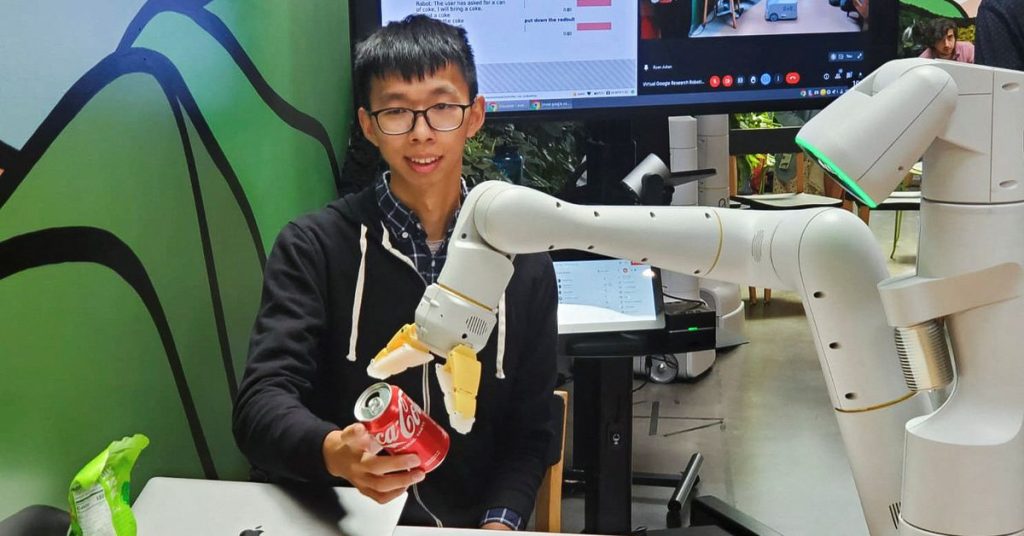 ОК Гоогле, донеси ми Цоца-Цолу: џиновске АИ демонстрације робота који доносе соду