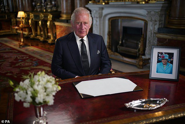 Краљ Чарлс ИИИ издао је наређење да краљица слави период 