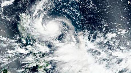 Сателитски снимак од суботе који је објавила НАСА показује да се тајфун Нору приближава Филипинима.