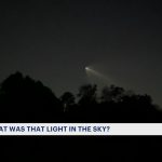 Парни траг ракете Спаце Кс Фалцон 9 појављује се изнад неба у Њу Џерсију