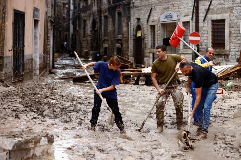 Девет мртвих у поплавама које су погодиле италијанску регију Марке