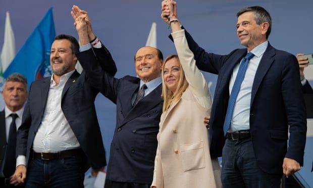 Матео Салвини, Силвио Берлускони, Џорџија Мелони и Маурицио Лопи присуствују политичком скупу који је десничарска политичка коалиција организовала 22. септембра у Риму.