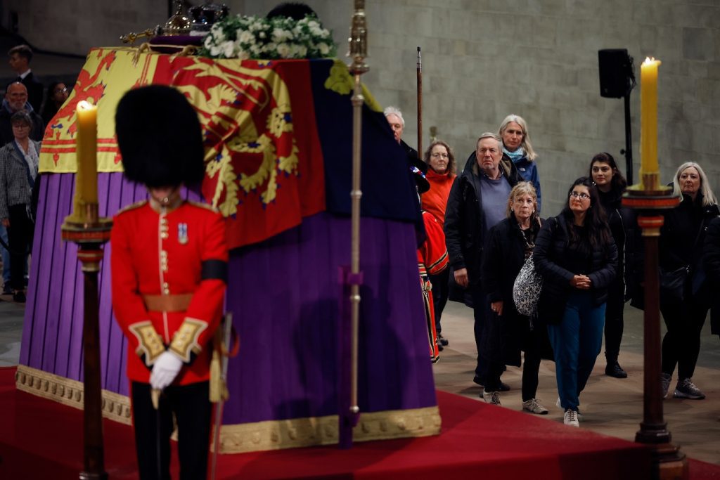 Краљевски ковчези, попут оних краљице Елизабете, обложени су оловом.  Ево зашто