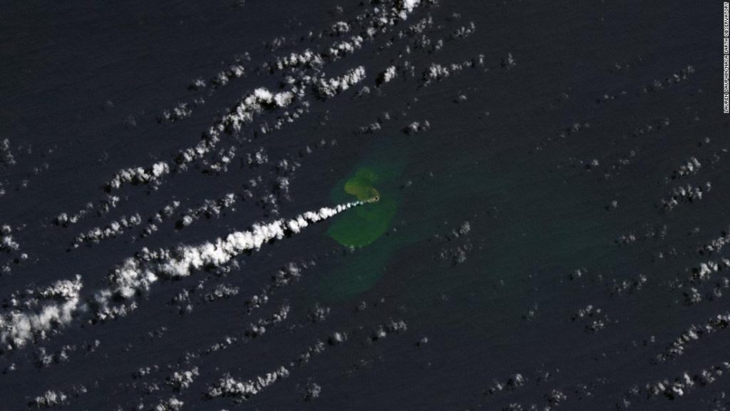 Острво беба се појављује у Тихом океану након ерупције подводног вулкана