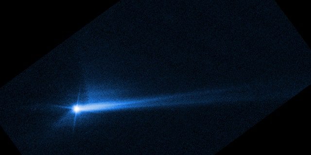 Ове слике са НАСА-иног свемирског телескопа Хабл 8. октобра 2022. показују крхотине које експлодирају са површине Деморфоса 285 сати након што се астероид намерно сударио са НАСА-иним свемирским бродом Дарт 26. септембра. 