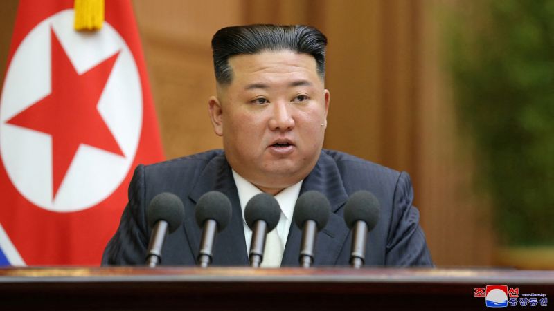 Јапански премијер рекао је да је Северна Кореја испалила за коју се сумња да је балистичка ракета