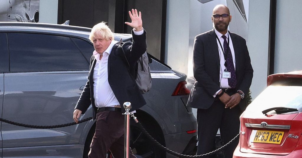 Борис Џонсон се враћа у Велику Британију у потрази за брзим политичким повратком