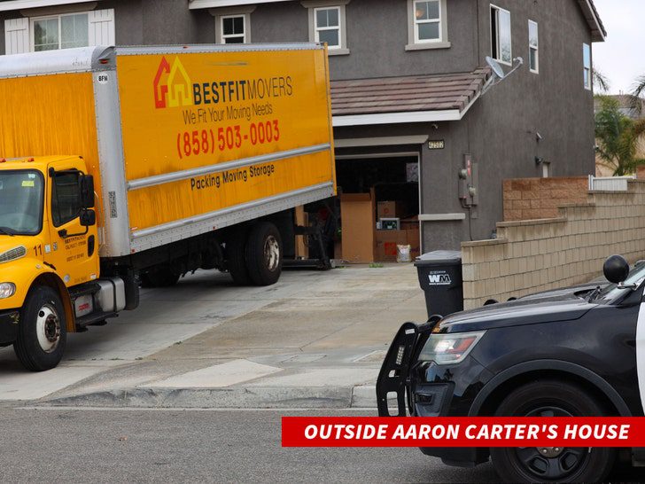 Камиони за селидбу испред куће Арона Картера