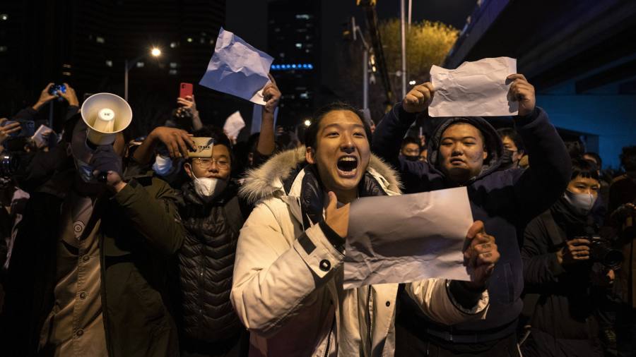Си Ђинпинг се суочава са најтежим изазовом за управљање док гнев Цовида изазива масовне протесте