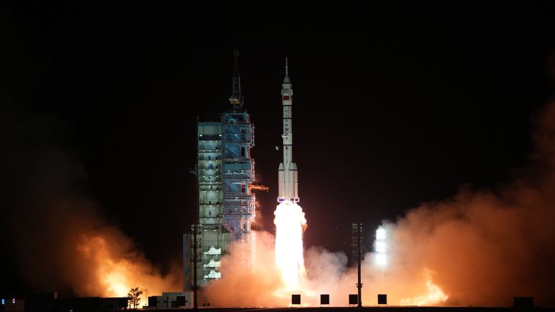 Кина лансира 3 астронаута на нову свемирску станицу
