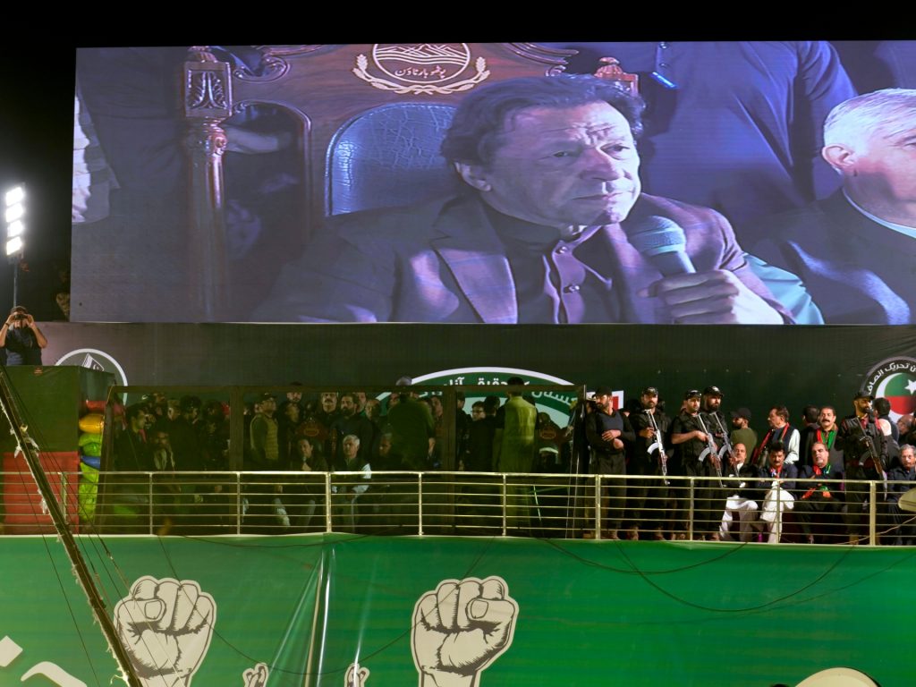 Бивши пакистански премијер Имран Кхан позива на демонстрације како би се избегао "хаос" |  Вести
