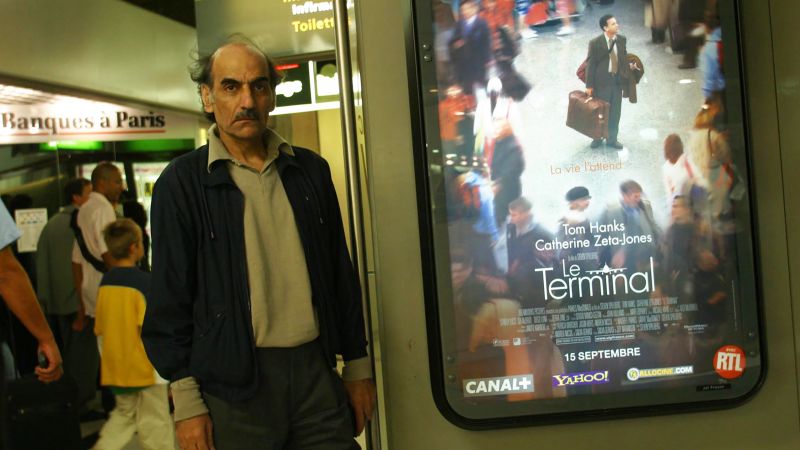 Иранац који је инспирисао Спилбергов филм "Терминал" умро је на аеродрому у Паризу