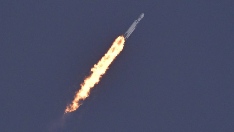 Лансирање Фалцон Хеави, најмоћније ракете на свету из компаније СпацеКс