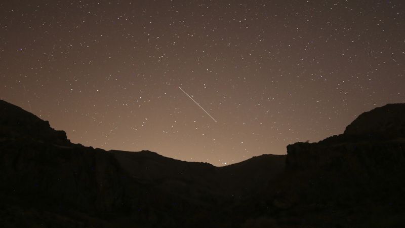 Леонид метеор: Брзи, светли метеори осветљавају ноћно небо