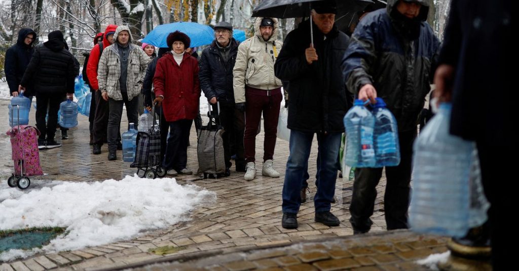Снежни Кијев се суочио са нестанком струје због страха од нових напада