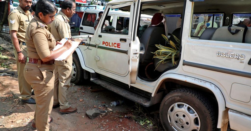 Сукоби демонстраната и полиције око луке Адани у индијској држави Керала;  Више од 80 повређених