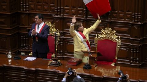 Потпредседница Перуа Дина Болоарт присуствује церемонији полагања заклетве у Лими, Перу. 