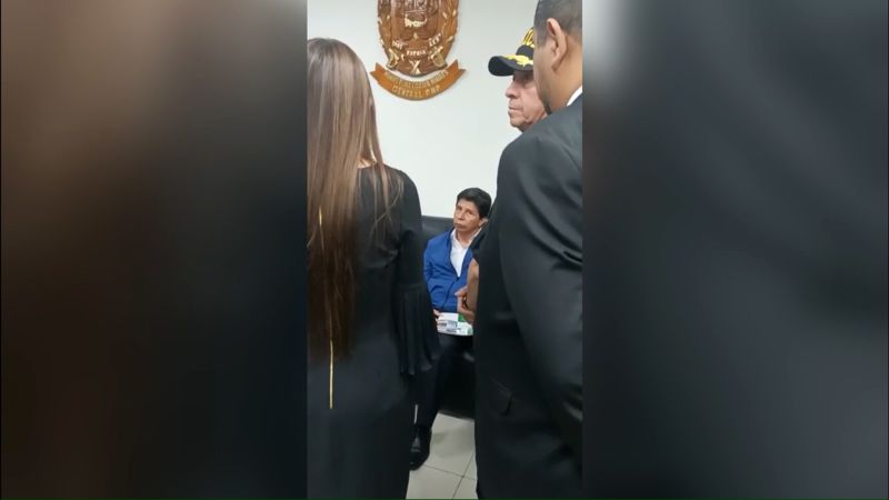 Перуански председник Кастиљо је тужен и ухапшен након што је покушао да распусти Конгрес