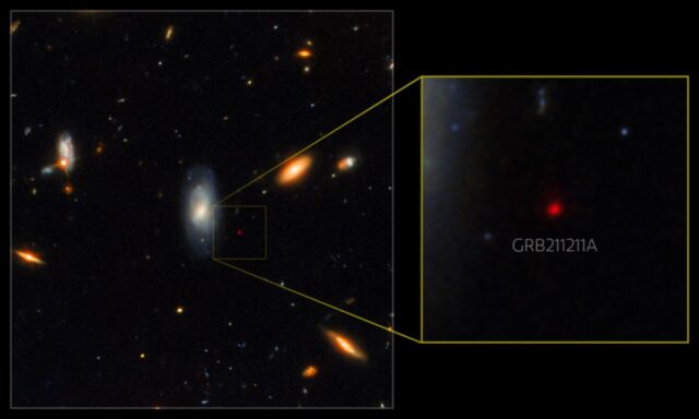 Постављена на слику коју је направио свемирски телескоп Хабл, ова слика Гемини Нортх-а показује скоро инфрацрвено послесјај килонове од дугог ГРБ-а.