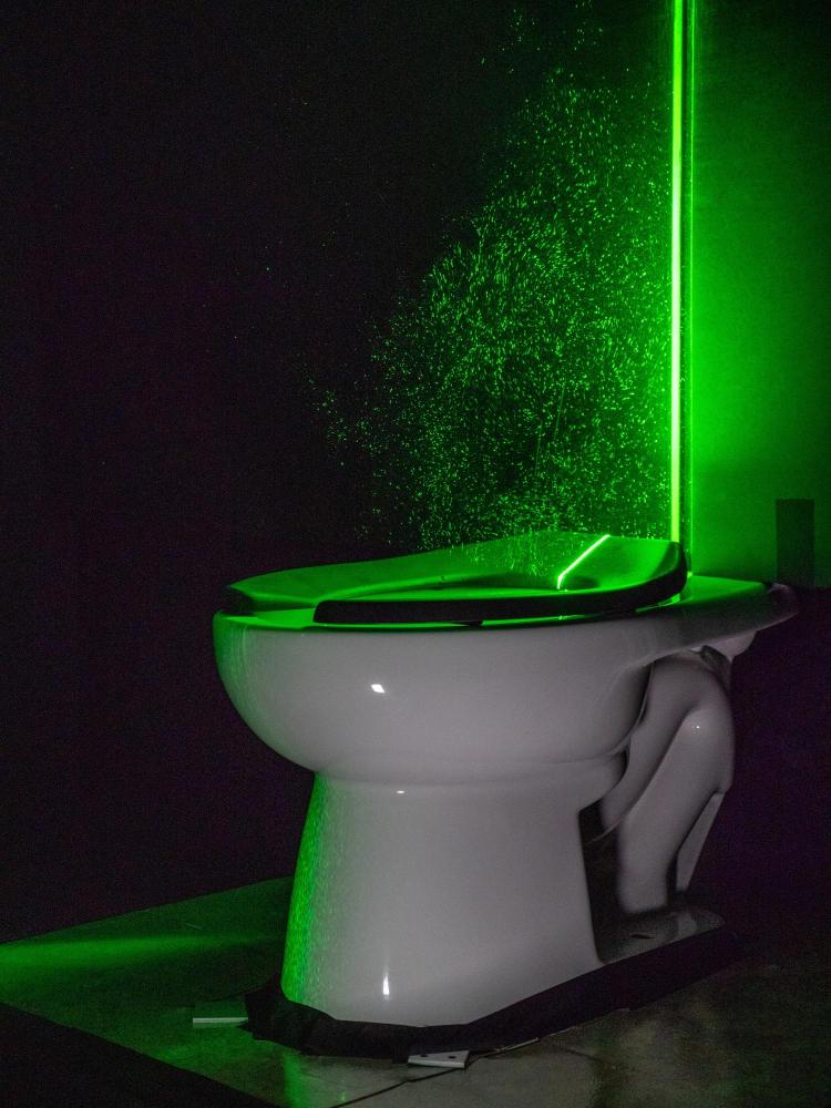Снажни зелени ласер помаже у визуелизацији аеросолних перја из тоалета 