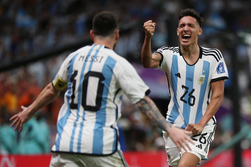 Аргентина је зауставила касни низ Холандије, победивши у извођењу пенала у дивљем четвртфиналу Светског првенства
